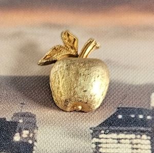 Avon VINTAGE GOLD APPLE PIN